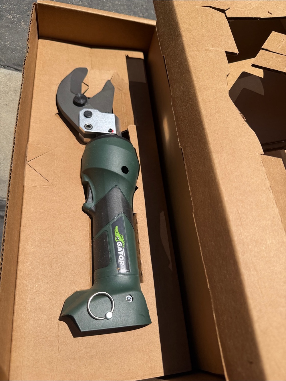 Gator Cordless Pruner / Cutter in Green